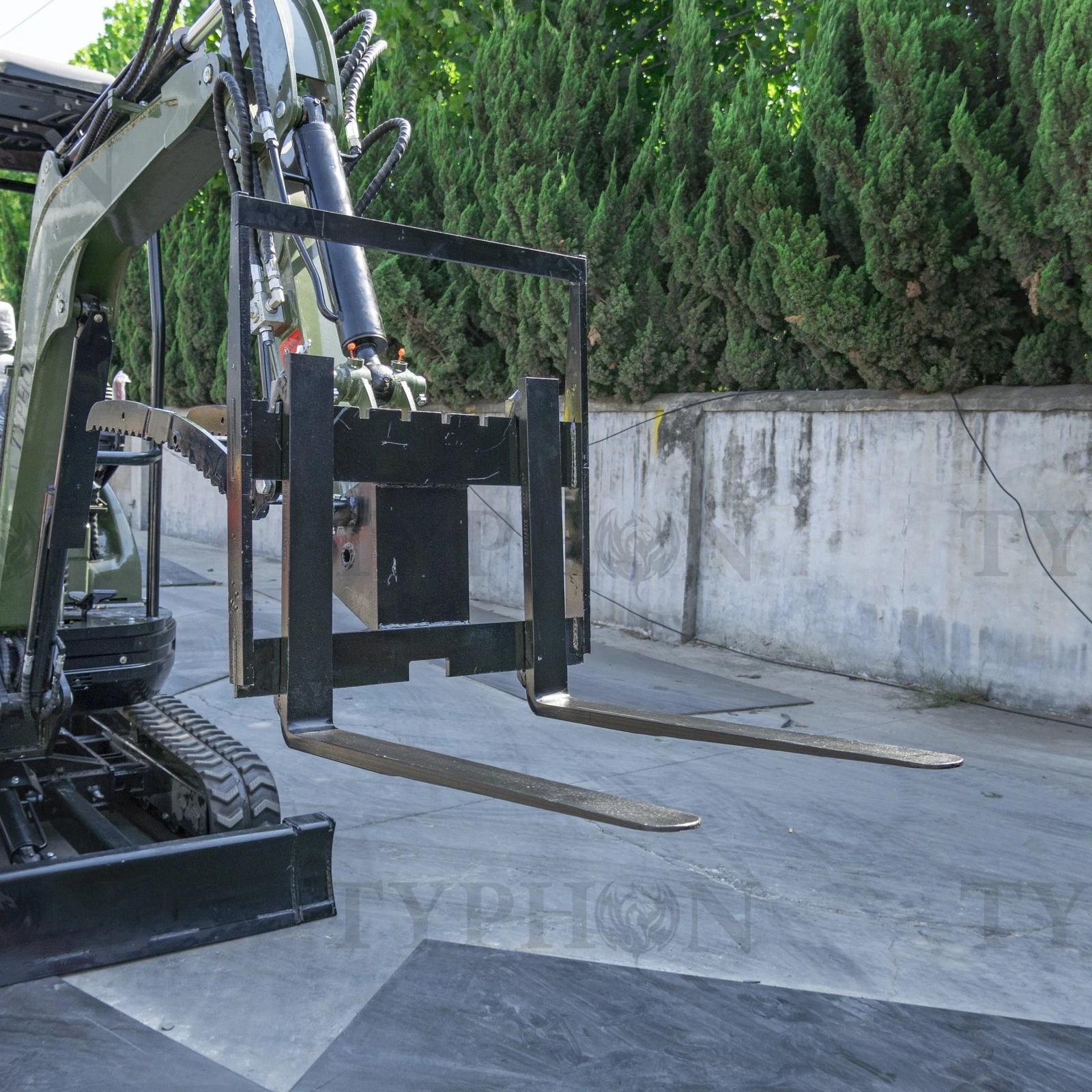 Pallet Fork Attachment for 2.5-3 ton Mini Excavator2 Pallet Fork Attachment for 2.5 3 ton Mini