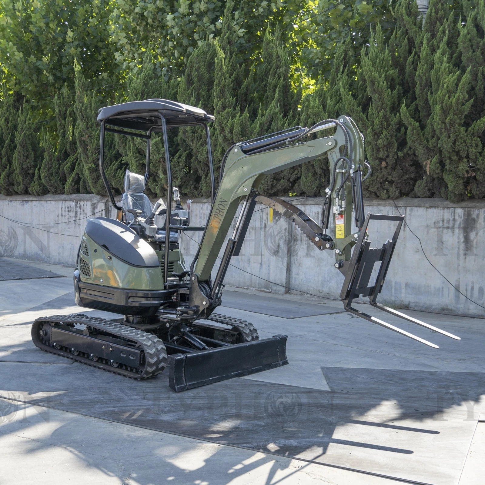 Pallet Fork Attachment for 2.5-3 ton Mini Excavator4 Pallet Fork Attachment for 2.5 3 ton Mini